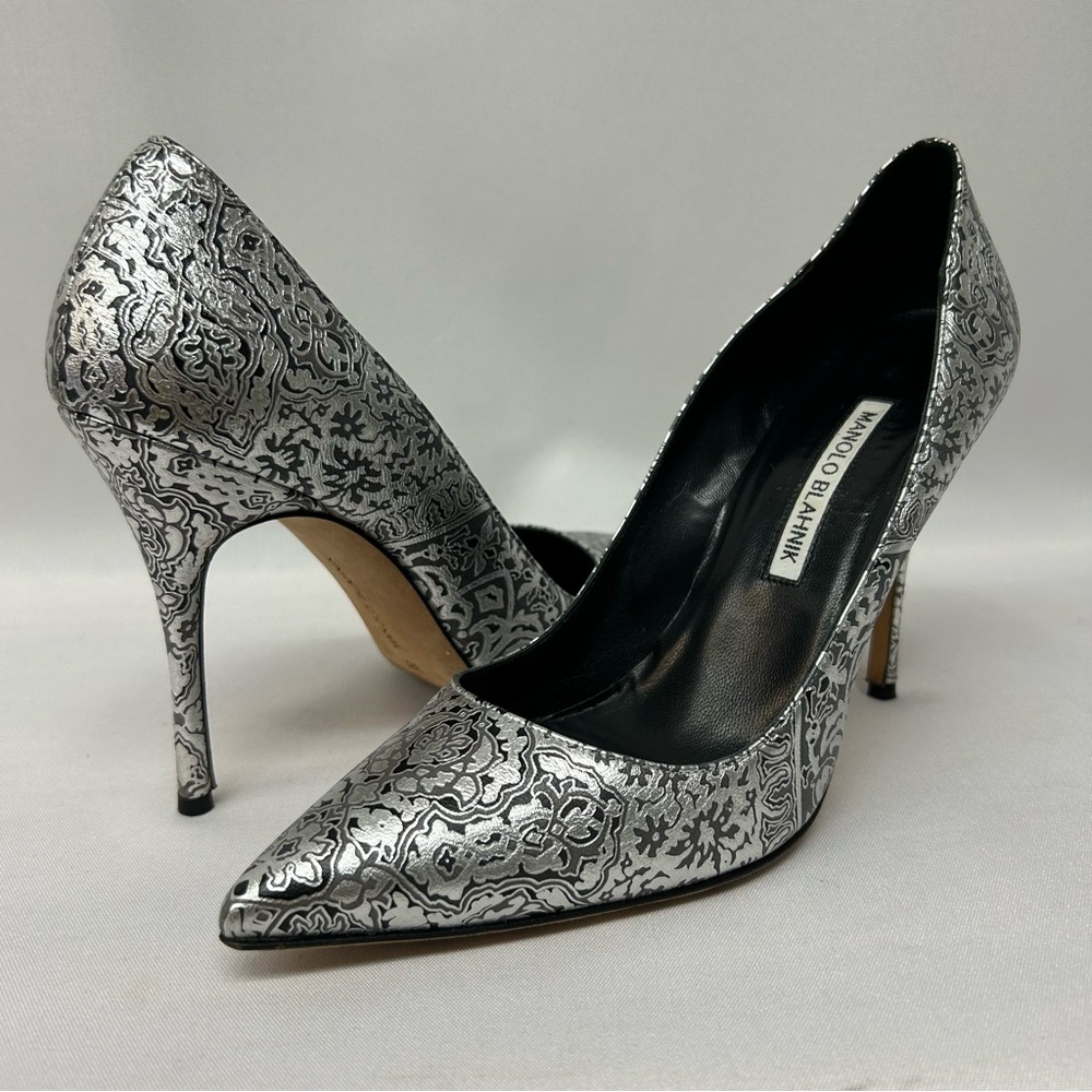 Manolo Blahnik Silver Metallic Patterned Pointed-… - image 2